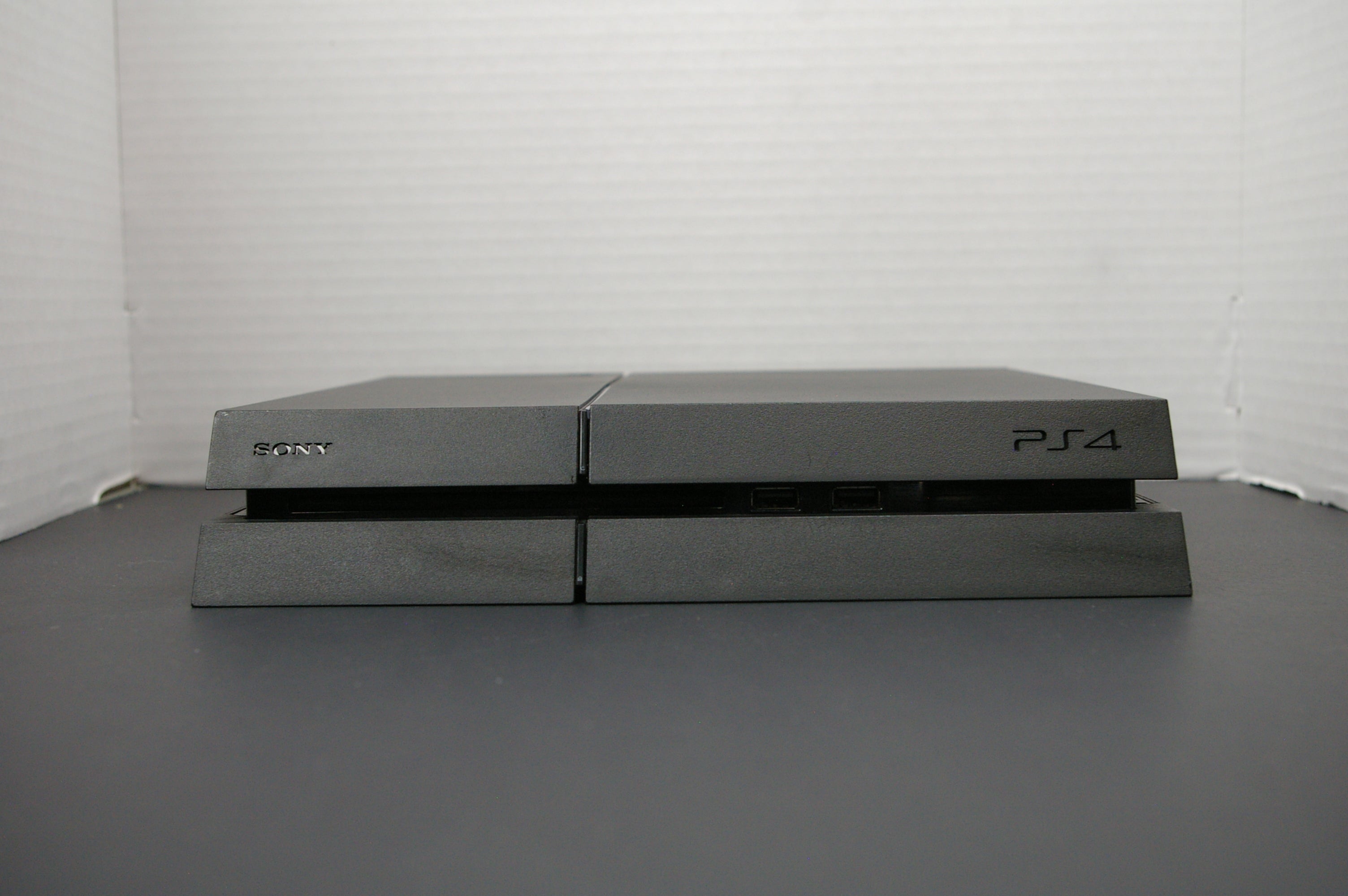 Sony PlayStation 4 Console – 500GB (Excellent Condition)