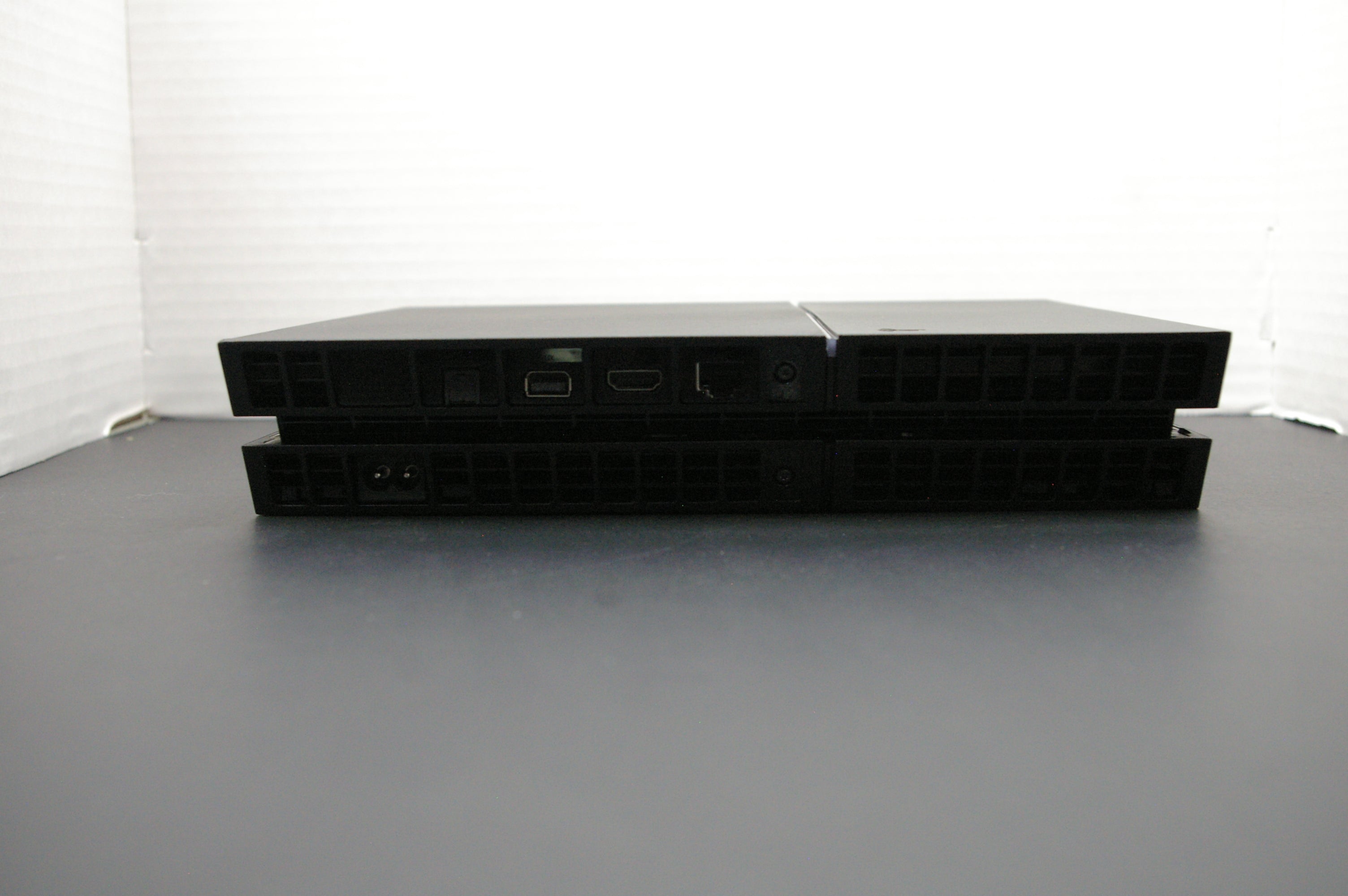 Sony PlayStation 4 Console – 500GB (Excellent Condition)